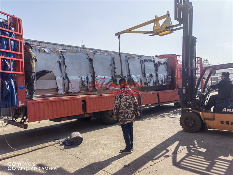 福建厦门第一批不锈钢候车亭发货(图2)