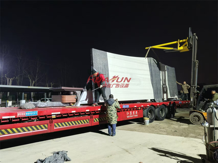 新疆公交站候车亭第五批发货(图1)